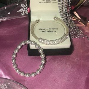 Bracket clip on wrist